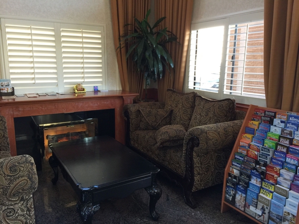 Imagen de los interiores del Hotel Travelodge By Wyndham Chatsworth. Foto 19