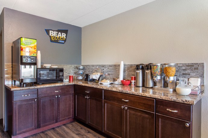 Imagen del bar/restaurante del Hotel Travelodge By Wyndham Chicago - South Holland. Foto 2