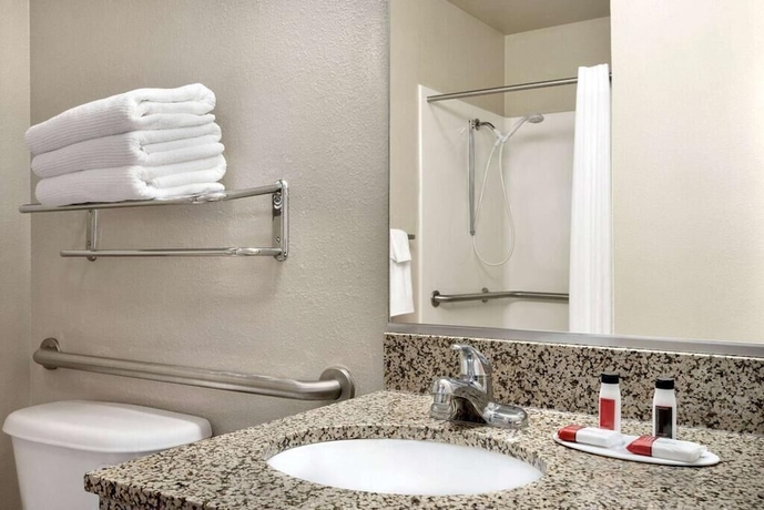 Imagen de la habitación del Hotel Travelodge By Wyndham Clinton Valley West Court. Foto 10