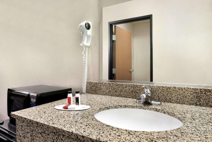 Imagen de la habitación del Hotel Travelodge By Wyndham Clinton Valley West Court. Foto 11
