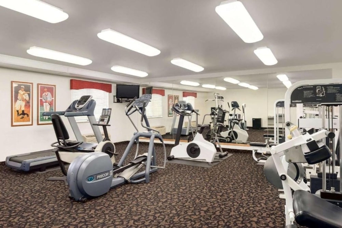 Imagen de los interiores del Hotel Travelodge By Wyndham Clinton Valley West Court. Foto 14
