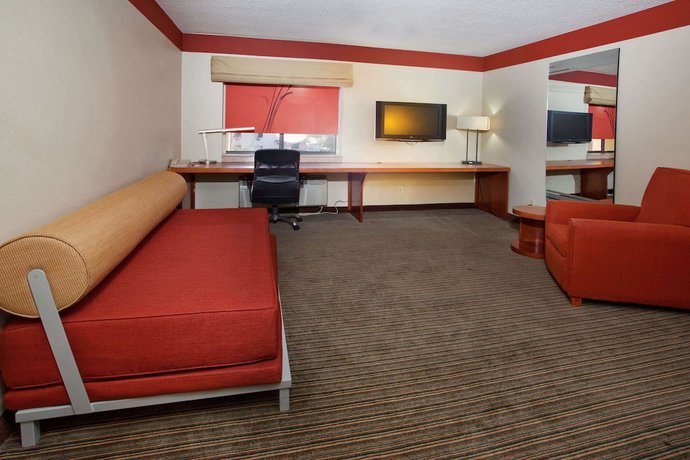 Imagen de la habitación del Hotel Travelodge By Wyndham Columbus State University. Foto 8