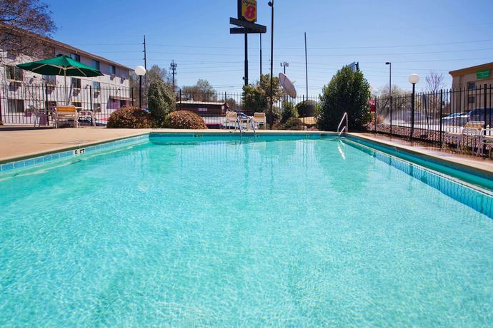 Imagen de la piscina del Hotel Travelodge By Wyndham Columbus State University. Foto 20