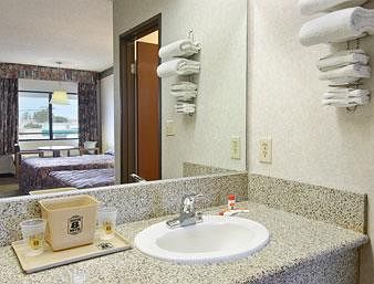 Imagen de la habitación del Hotel Travelodge By Wyndham Commerce Los Angeles Area. Foto 5