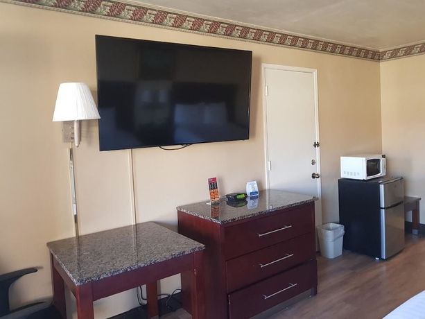 Imagen de la habitación del Hotel Travelodge By Wyndham Costa Mesa Newport Beach Hacienda. Foto 9