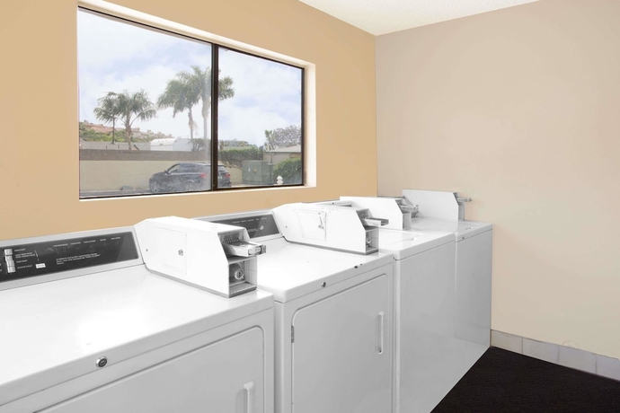 Imagen de los interiores del Hotel Travelodge By Wyndham Costa Mesa Newport Beach Hacienda. Foto 12