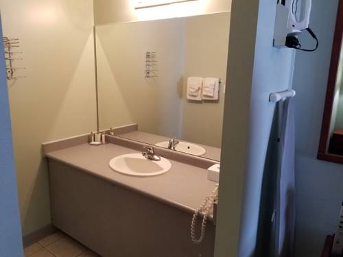 Imagen de la habitación del Hotel Travelodge By Wyndham Cranbrook. Foto 8