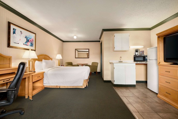 Imagen de la habitación del Hotel Travelodge By Wyndham Dawson Creek. Foto 8