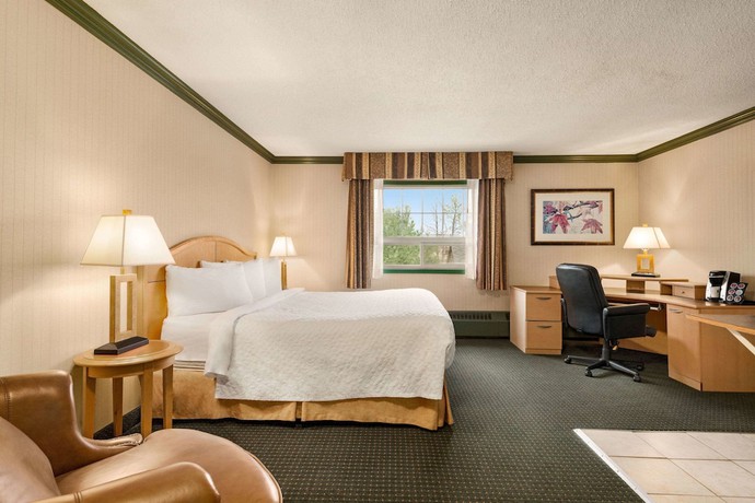 Imagen de la habitación del Hotel Travelodge By Wyndham Dawson Creek. Foto 13