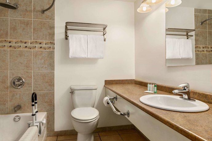 Imagen de la habitación del Hotel Travelodge By Wyndham Dawson Creek. Foto 16