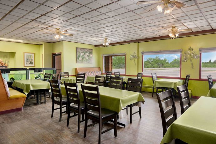 Imagen del bar/restaurante del Hotel Travelodge By Wyndham Dawson Creek. Foto 5