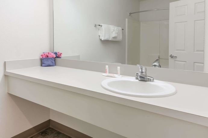 Imagen de la habitación del Hotel Travelodge By Wyndham Depoe Bay. Foto 5
