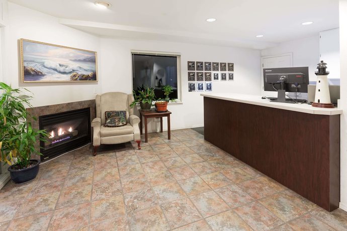Imagen de los interiores del Hotel Travelodge By Wyndham Depoe Bay. Foto 18