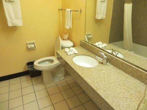 Imagen de la habitación del Hotel Travelodge By Wyndham Dodge City. Foto 5