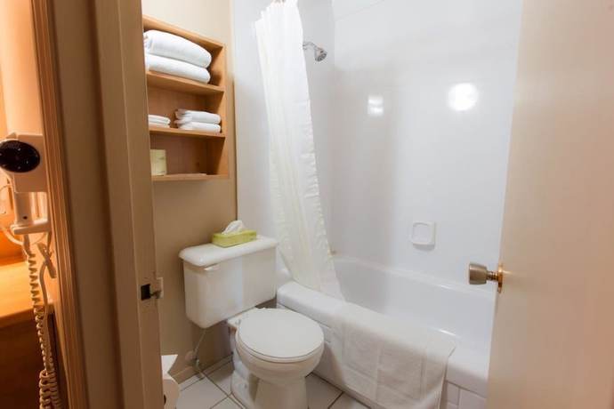 Imagen de la habitación del Hotel Travelodge By Wyndham Drummondville. Foto 3