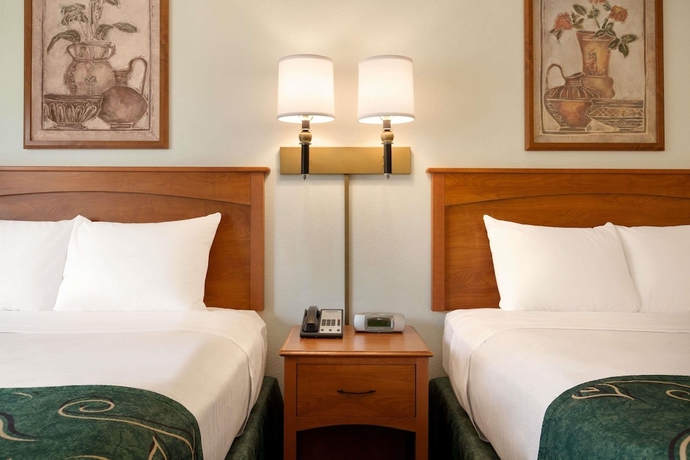 Imagen de la habitación del Hotel Travelodge By Wyndham Dunsmuir. Foto 11