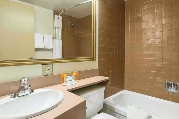 Imagen de la habitación del Hotel Travelodge By Wyndham Edmonton East. Foto 12