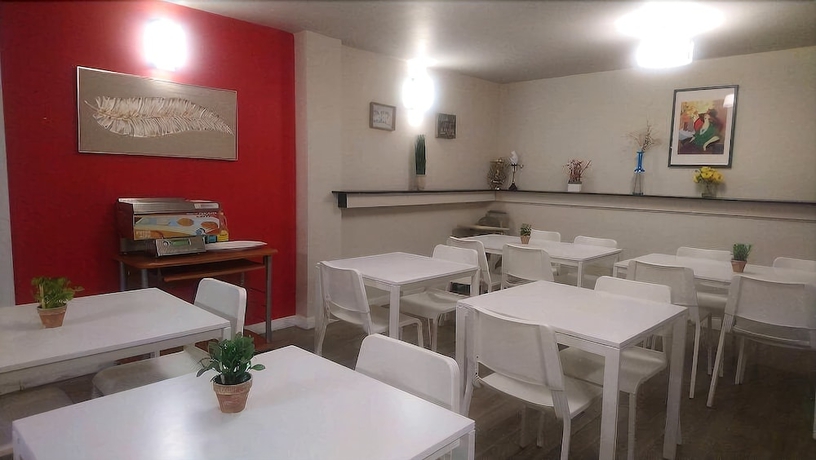 Imagen del bar/restaurante del Hotel Travelodge By Wyndham Edmonton East. Foto 3