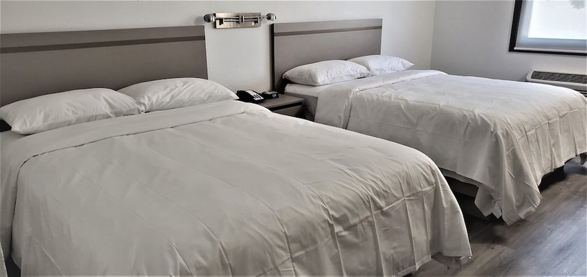 Imagen de la habitación del Hotel Travelodge By Wyndham Elkhart. Foto 2