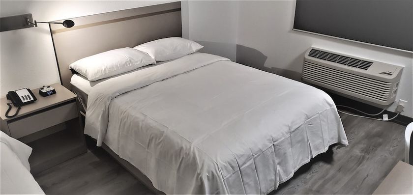 Imagen de la habitación del Hotel Travelodge By Wyndham Elkhart. Foto 5