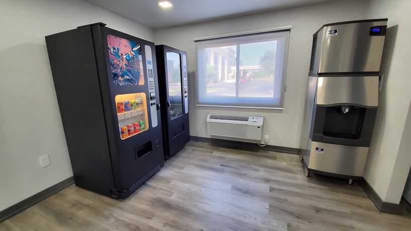 Imagen de los interiores del Hotel Travelodge By Wyndham Elkhart. Foto 11