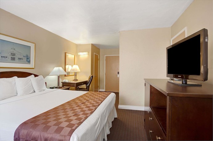 Imagen de la habitación del Hotel Travelodge By Wyndham Everett City Center. Foto 6