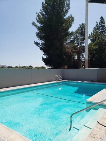Imagen de la piscina del Hotel Travelodge By Wyndham Fairplex Pomona. Foto 12