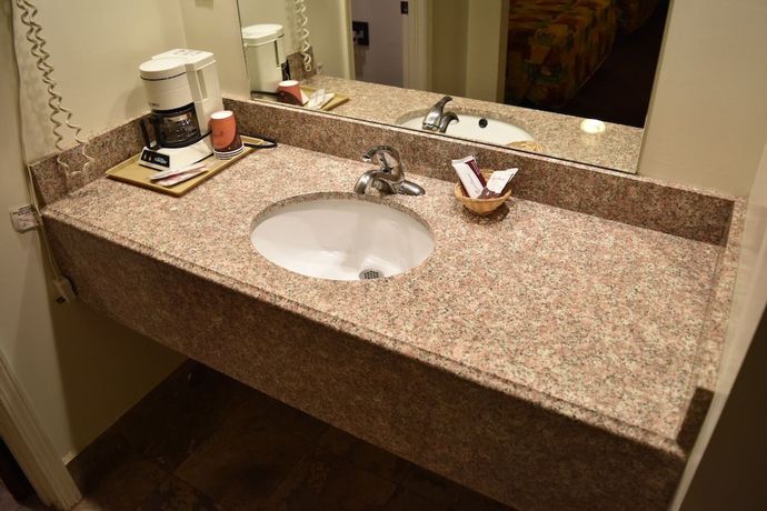 Imagen de la habitación del Hotel Travelodge By Wyndham Farmington. Foto 6