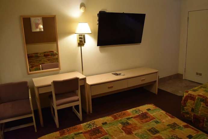 Imagen de la habitación del Hotel Travelodge By Wyndham Farmington. Foto 7