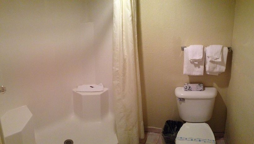 Imagen de los exteriores del Hotel Travelodge By Wyndham Farmington Hwy 64. Foto 11