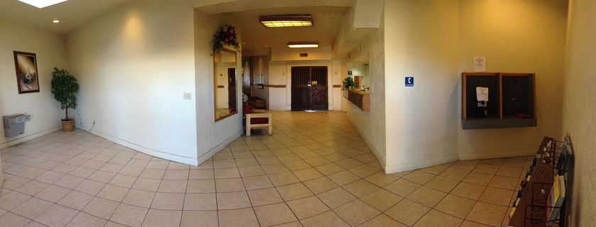 Imagen de los interiores del Hotel Travelodge By Wyndham Farmington Hwy 64. Foto 13