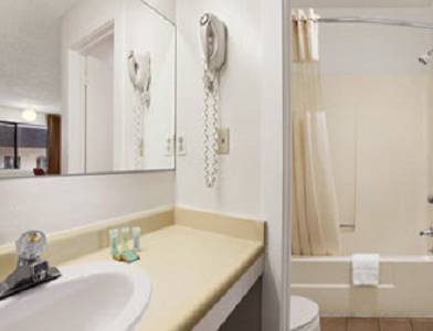 Imagen de la habitación del Hotel Travelodge By Wyndham Fort Bragg. Foto 3
