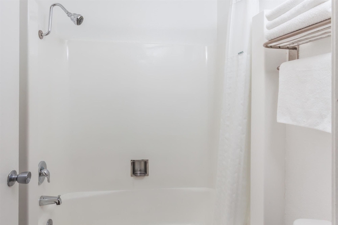 Imagen de la habitación del Hotel Travelodge By Wyndham Fullerton Near Anaheim. Foto 11