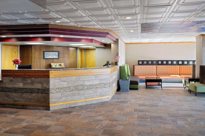 Imagen de los interiores del Hotel Travelodge By Wyndham Gaylord. Foto 19