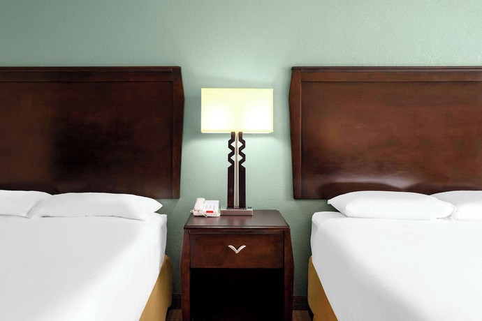 Imagen de la habitación del Hotel Travelodge By Wyndham Gaylord. Foto 15