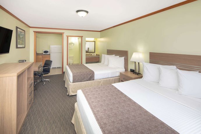 Imagen de la habitación del Hotel Travelodge By Wyndham Golden Sportsman Lodge. Foto 1