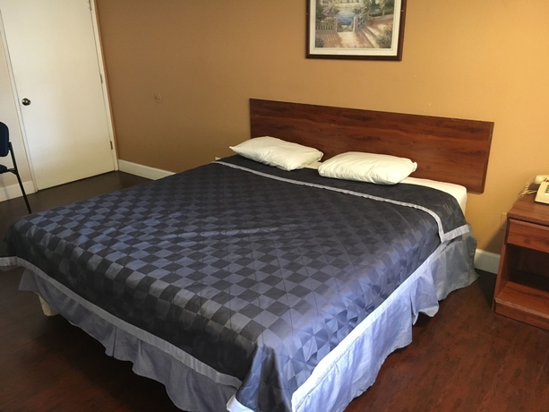 Imagen de la habitación del Hotel Travelodge By Wyndham Harbor City. Foto 8