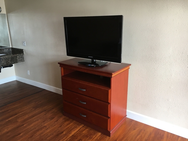 Imagen de la habitación del Hotel Travelodge By Wyndham Harbor City. Foto 9