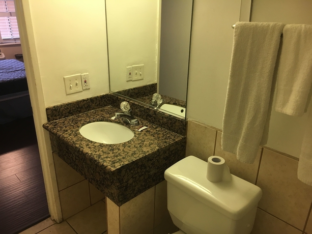 Imagen de la habitación del Hotel Travelodge By Wyndham Harbor City. Foto 15