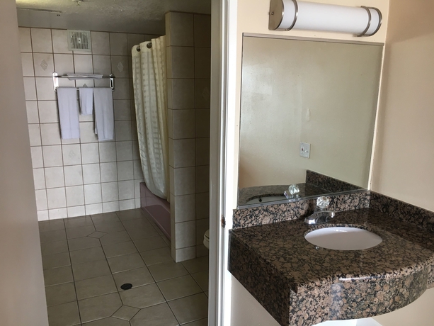 Imagen de la habitación del Hotel Travelodge By Wyndham Harbor City. Foto 18