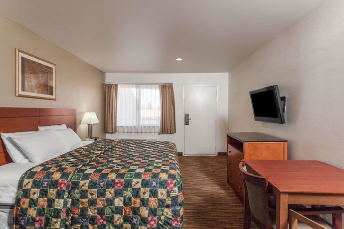 Imagen de la habitación del Hotel Travelodge By Wyndham Hemet Ca. Foto 2