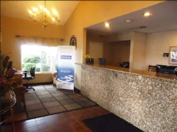 Imagen de los interiores del Hotel Travelodge By Wyndham Hemet Ca. Foto 14