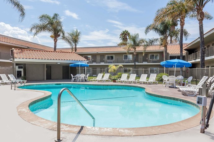 Imagen de la piscina del Hotel Travelodge By Wyndham Hemet Ca. Foto 16
