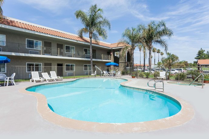 Imagen de la piscina del Hotel Travelodge By Wyndham Hemet Ca. Foto 17