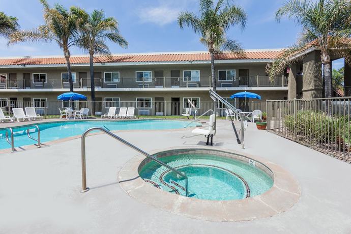 Imagen de los interiores del Hotel Travelodge By Wyndham Hemet Ca. Foto 15