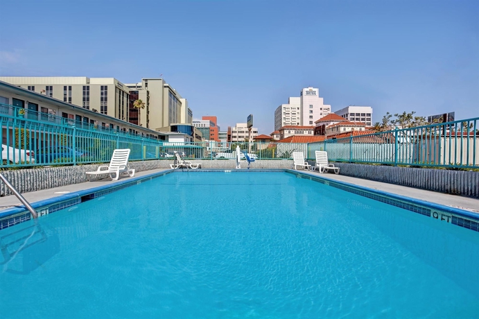 Imagen de la piscina del Hotel Travelodge By Wyndham Hollywood-vermont/sunset. Foto 16