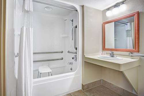 Imagen de la habitación del Hotel Travelodge By Wyndham Iowa City. Foto 9