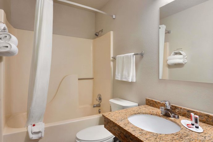 Imagen de la habitación del Hotel Travelodge By Wyndham Jefferson City. Foto 10