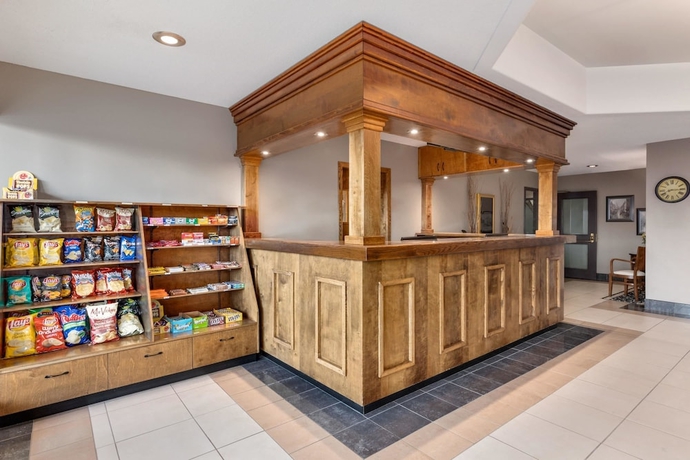 Imagen de los interiores del Hotel Travelodge By Wyndham Kingston Lasalle. Foto 17