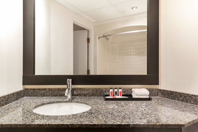 Imagen de la habitación del Hotel Travelodge By Wyndham Kingston Lasalle. Foto 10
